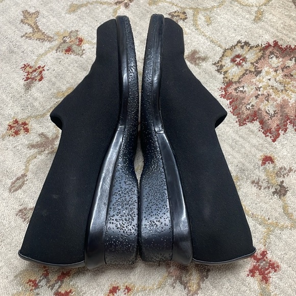 Stuart Weitzman Blaze black stretch clog - Picture 4 of 9